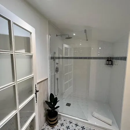 La Girarde Bed and Breakfast 4*