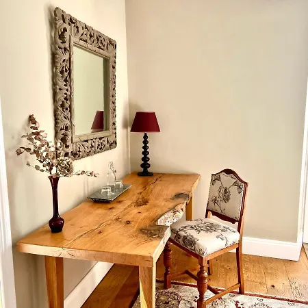 La Girarde Bed and Breakfast 4*