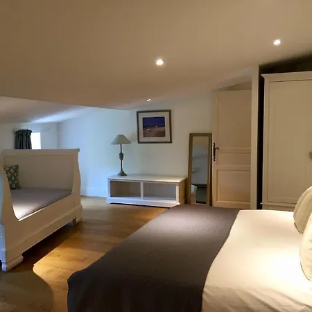 La Girarde Bed and Breakfast 4*