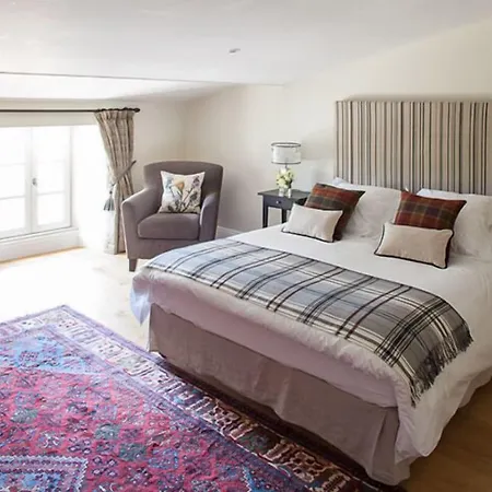 La Girarde Bed and Breakfast 4*