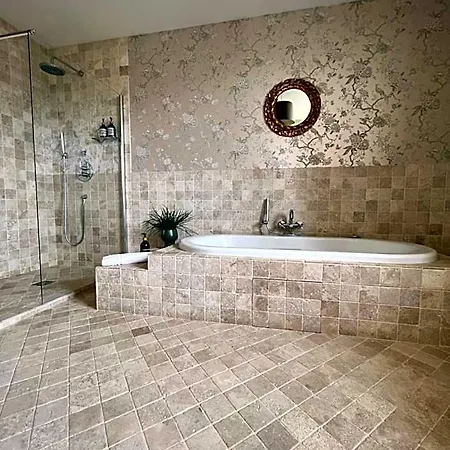 La Girarde Bed & Breakfast