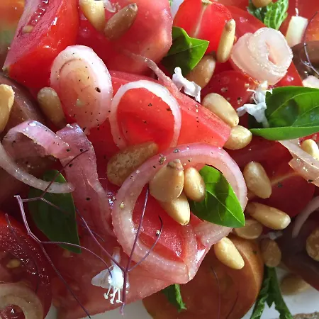 La Girarde Bed and Breakfast 4*