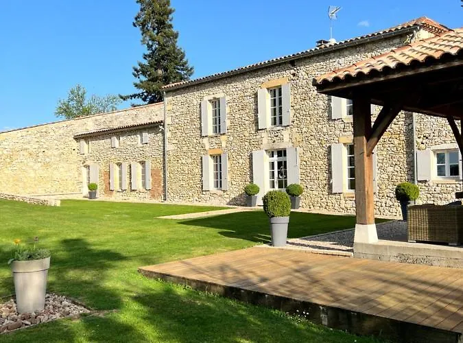 Couette-café La Girarde 4*