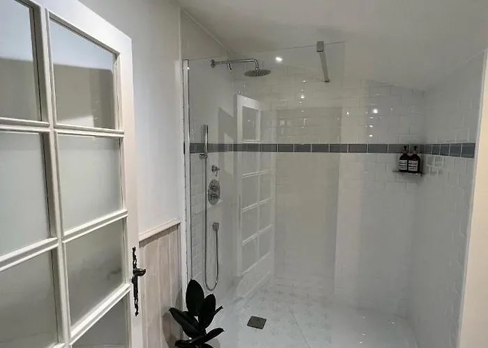 La Girarde Bed & Breakfast 4*