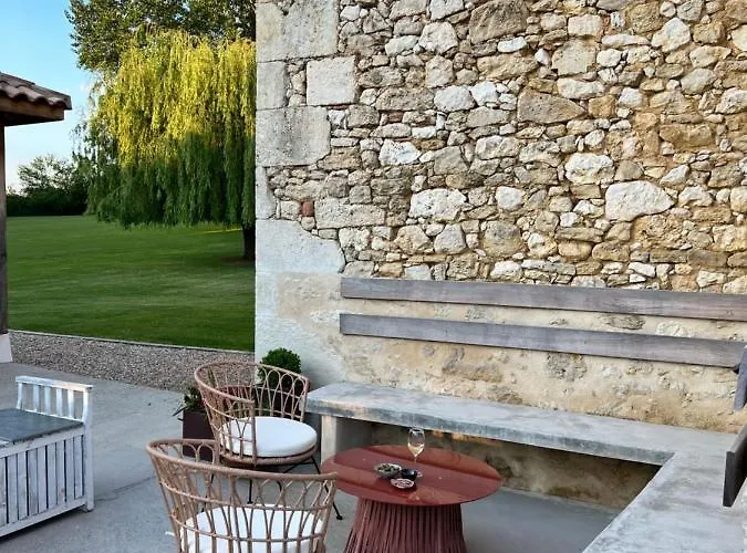 La Girarde Couette-café 4*